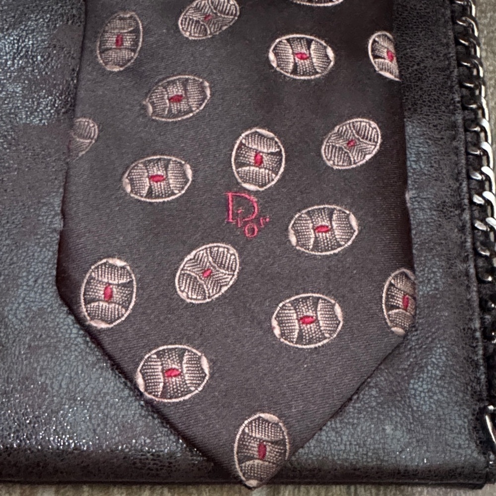 Christian Dior Vintage Black and Burgundy Patterned Tie